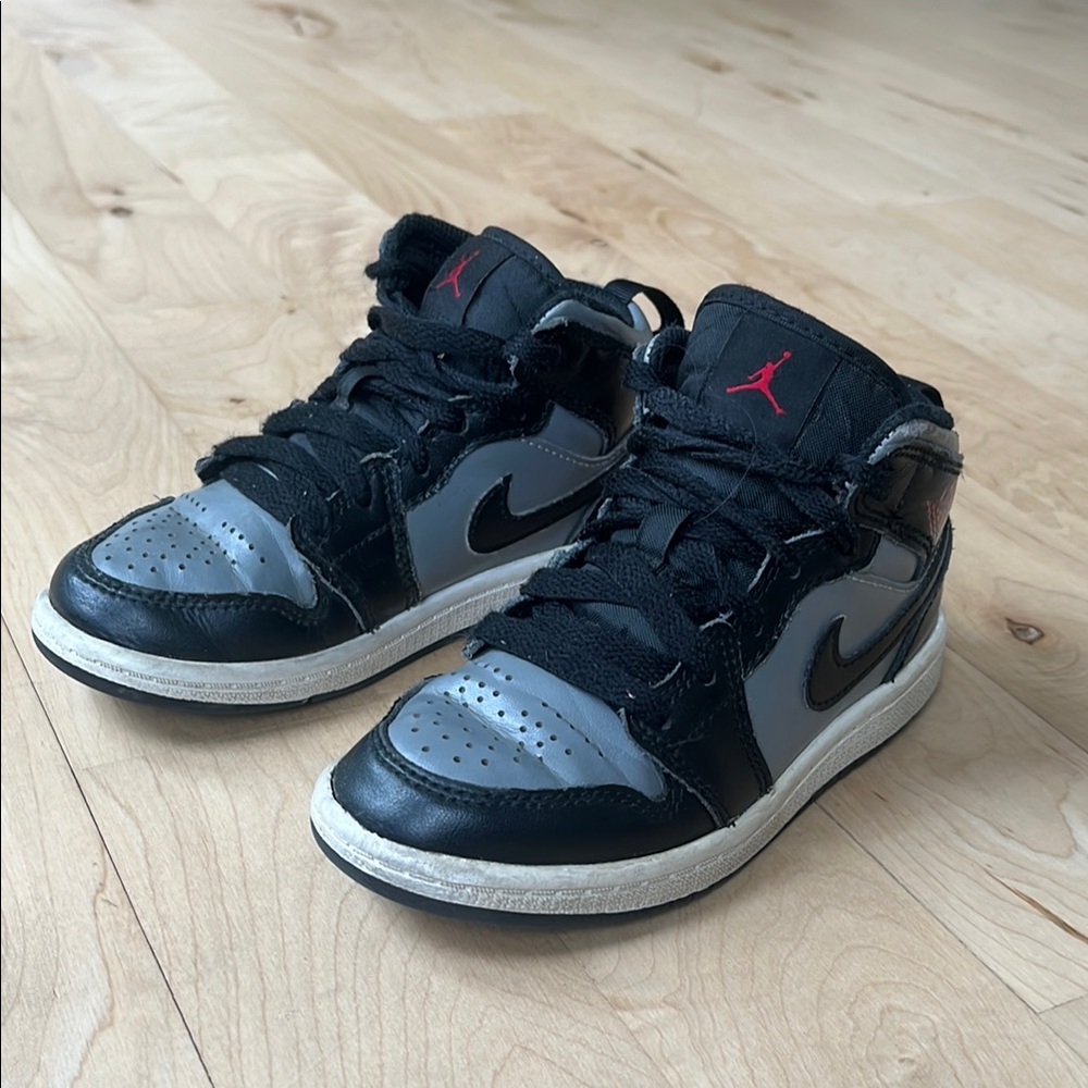 Jordan Black and Gray Sneakers Iconic Style